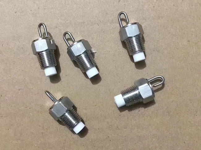 tʯ^